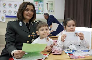 180 Okuldaki 11 Binden Fazla Öğrenci İlk Mektuplarını Mehmetçiğe Yazdı