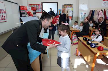 180 Okuldaki 11 Binden Fazla Öğrenci İlk Mektuplarını Mehmetçiğe Yazdı