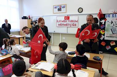 180 Okuldaki 11 Binden Fazla Öğrenci İlk Mektuplarını Mehmetçiğe Yazdı