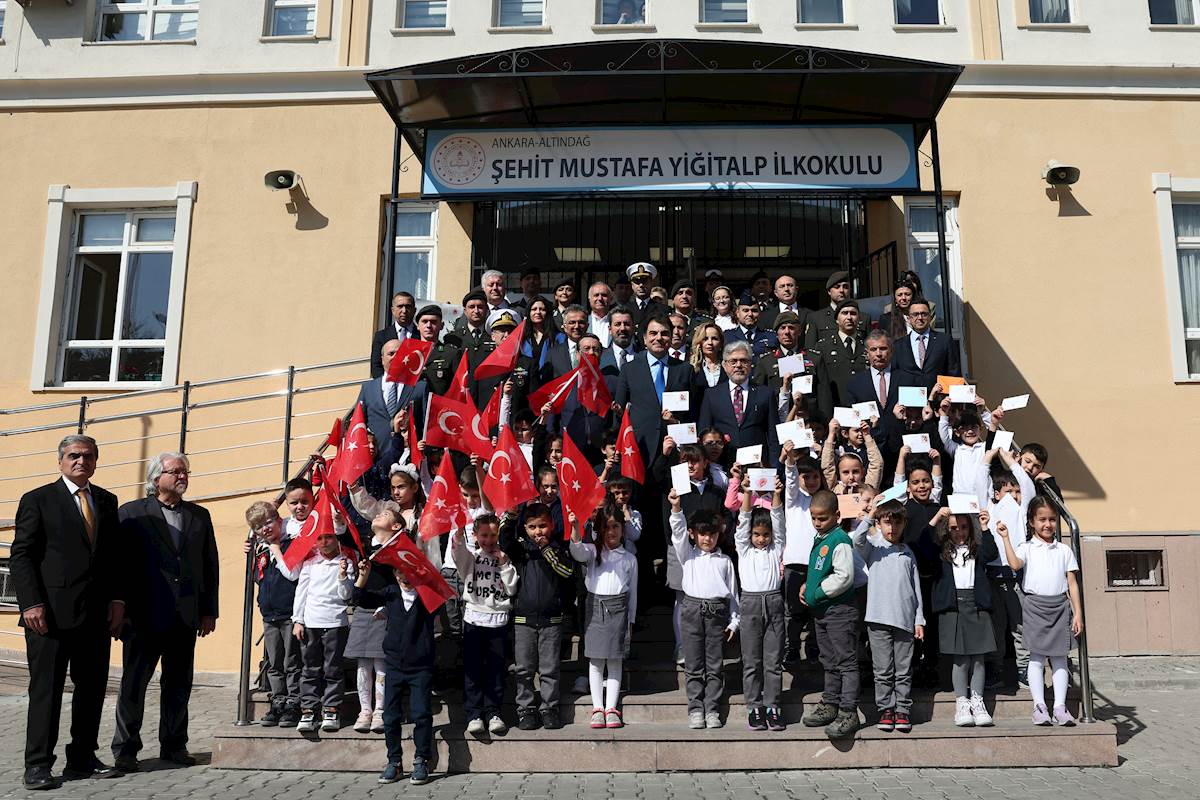 180 Okuldaki 11 Binden Fazla Öğrenci İlk Mektuplarını Mehmetçiğe Yazdı