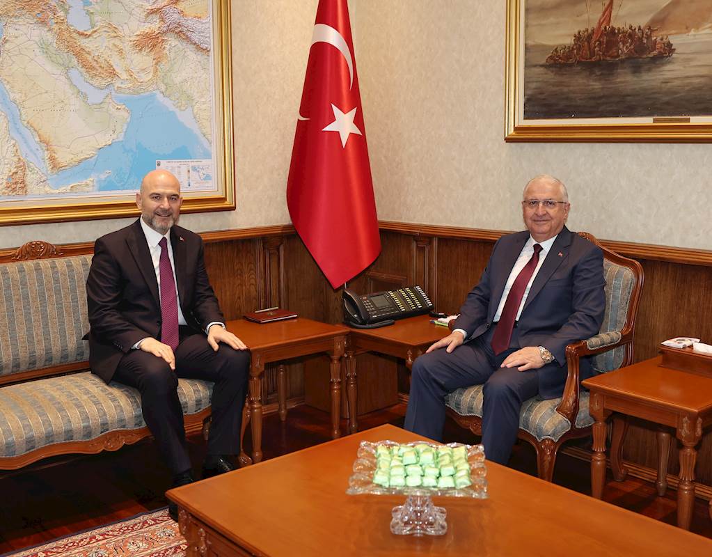 Millî Savunma Bakanı Yaşar Güler, TBMM İçişleri Komisyonu Başkanı Süleyman Soylu ile Millî Savunma Bakanlığında Bir Araya Geldi