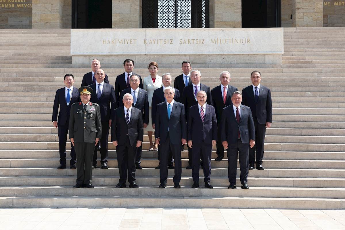Millî Savunma Bakanı Yaşar Güler, Kazakistan Cumhurbaşkanı Sayın Kasım Cömert Tokayev'in Anıtkabir Ziyaretine Eşlik Etti