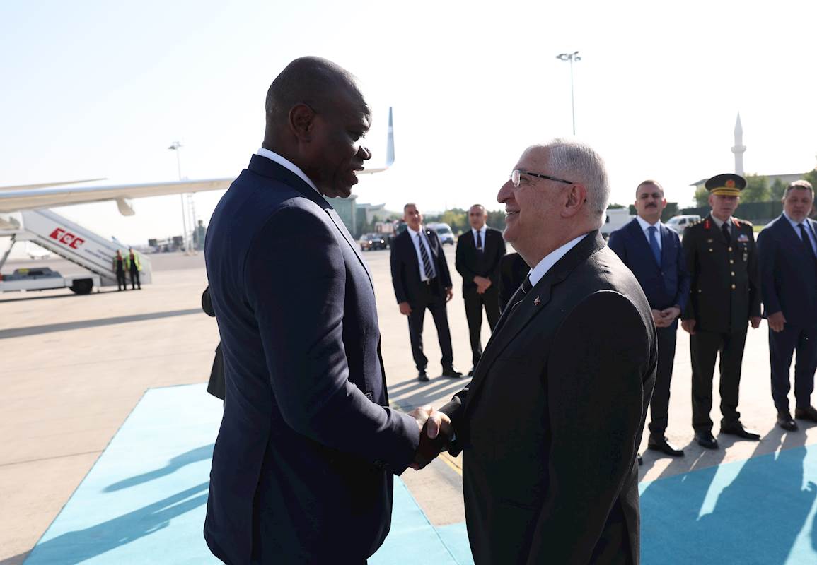 Millî Savunma Bakanı Yaşar Güler, Gabon Cumhurbaşkanı Sayın Brice Clotaire Oligui Nguema’yı Esenboğa Havalimanında Askerî Törenle Karşıladı