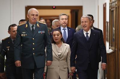 Millî Savunma Bakanı Hulusi Akar, Kazakistan Savunma Bakanı Orgeneral Ruslan Jaksylkov ile Bir Araya Geldi