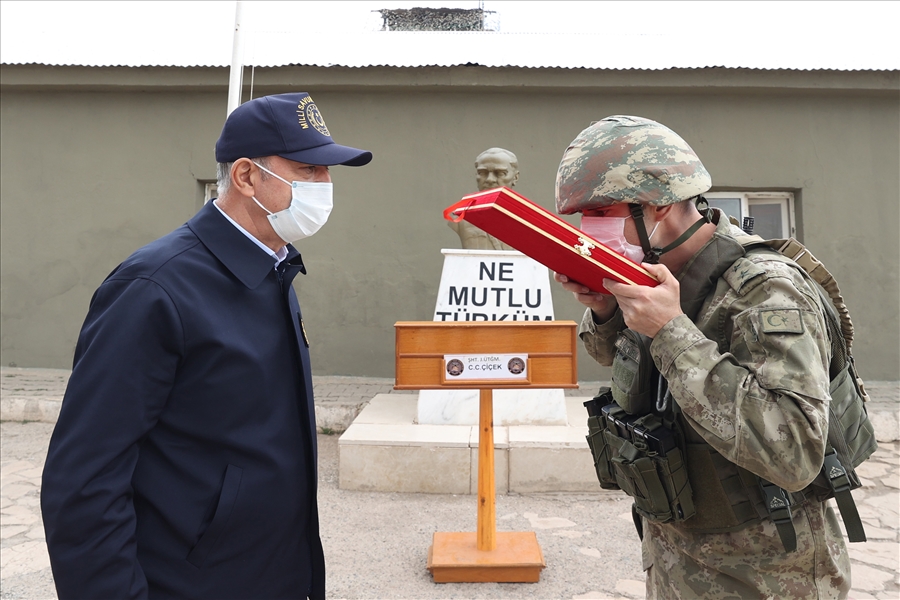 Millî Savunma Bakanı Hulusi Akar: Hudutta Her Zamankinden Çok Daha Yoğun Şekilde Tedbir Alındığını Herkesin Bilmesi Lazım