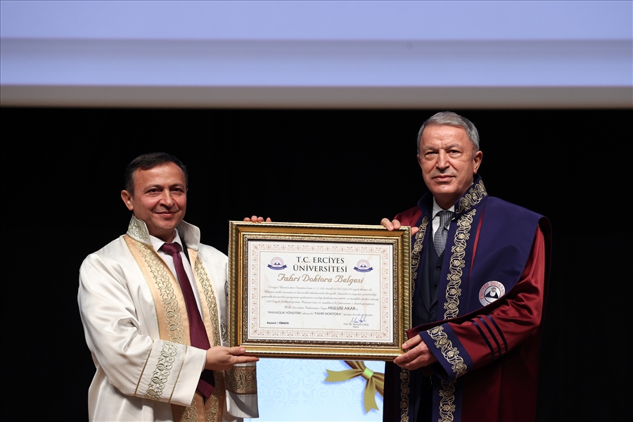 Millî Savunma Bakanı Hulusi Akar’a Erciyes Üniversitesi Tarafından Fahri Doktora Ünvanı Verildi