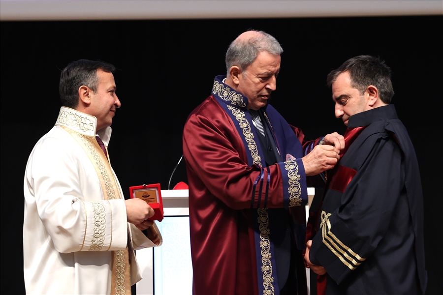 Millî Savunma Bakanı Hulusi Akar’a Erciyes Üniversitesi Tarafından Fahri Doktora Ünvanı Verildi