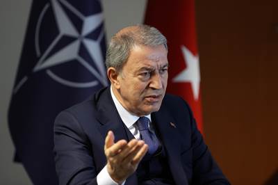 Millî Savunma Bakanı Hulusi Akar, Ramstein’daki Toplantı Sonrası Değerlendirmelerde Bulundu: “İsveç Savunma Bakanı Pal Jonson’un Türkiye’ye Yapacağı Ziyareti İptal Ettik” 