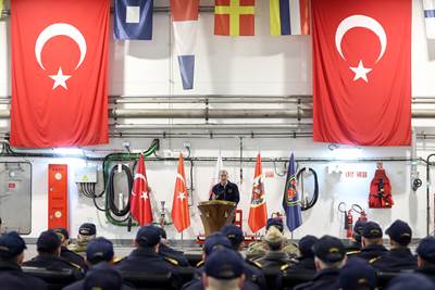 Millî Savunma Bakanı Hulusi Akar ve Beraberindeki TSK Komuta Kademesi, Anadolu Gemisini Ziyaret Ederek İnceleme ve Denetlemelerde Bulundu