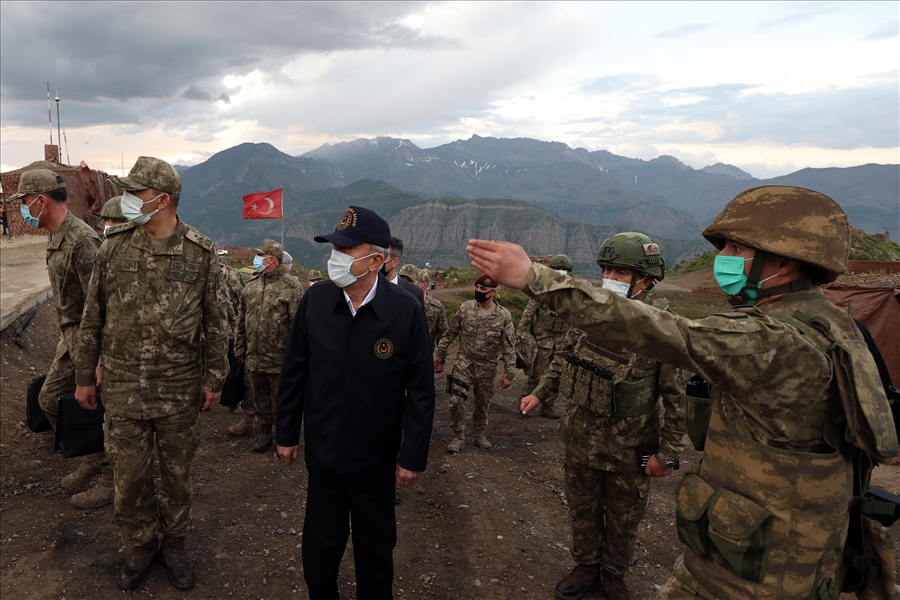 Millî Savunma Bakanı Hulusi Akar, Irak Kuzeyindeki Biliç Tepe Üs Bölgesinde Konuştu: “Şu Ana Kadar 44 Terörist Etkisiz Hâle Getirildi”