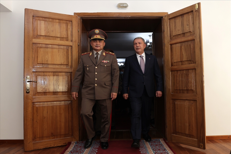 Millî Savunma Bakanı Hulusi Akar Kırgızistan Savunma Bakanı Tuğg. Taalaybek Omuraliev ile Görüştü