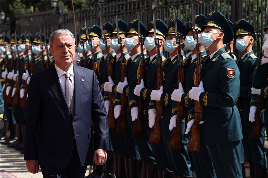 Millî Savunma Bakanı Hulusi Akar Kırgızistan Savunma Bakanı Tuğg. Taalaybek Omuraliev ile Görüştü