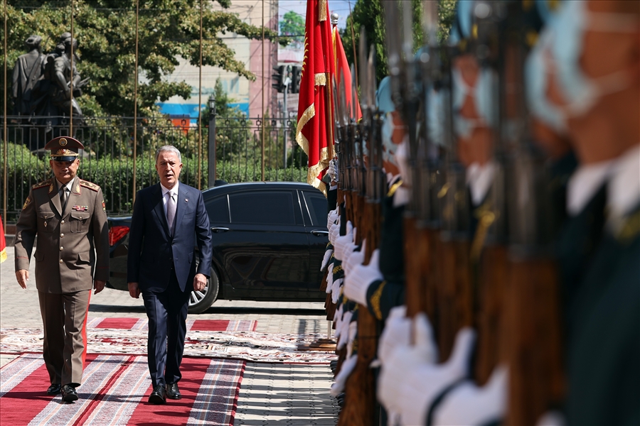 Millî Savunma Bakanı Hulusi Akar Kırgızistan Savunma Bakanı Tuğg. Taalaybek Omuraliev ile Görüştü