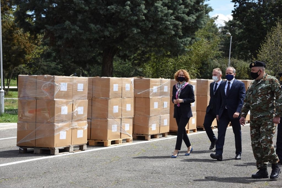 Kuzey Makedonya Cumhuriyeti’ne Tanıtım Amaçlı 7 Bin 400 Takım Üniforma ve 1 Adet Tank Çekicisi Teslim Edildi 