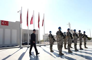 Millî Savunma Bakanı Hulusi Akar, Katar’da Görevli Mehmetçiklerimizle Bir Araya Geldi