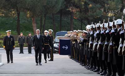 Millî Savunma Bakanı Hulusi Akar ve Beraberindeki TSK Komuta Kademesinden “Bahriyenin Kalbi”ne Ziyaret