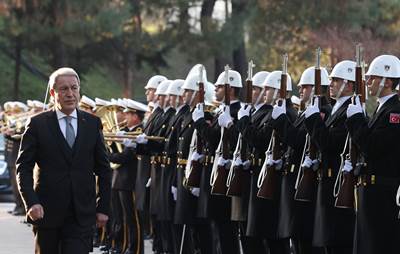 Millî Savunma Bakanı Hulusi Akar ve Beraberindeki TSK Komuta Kademesinden “Bahriyenin Kalbi”ne Ziyaret