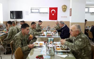 CUMHURBAŞKANIMIZ SAYIN RECEP TAYYİP ERDOĞAN, HUDUT KARTALLARIMIZA SESLENDİ: “Ordumuz, şu ana kadar hudut boylarında en ufak bir yanlışa fırsat vermedi.”