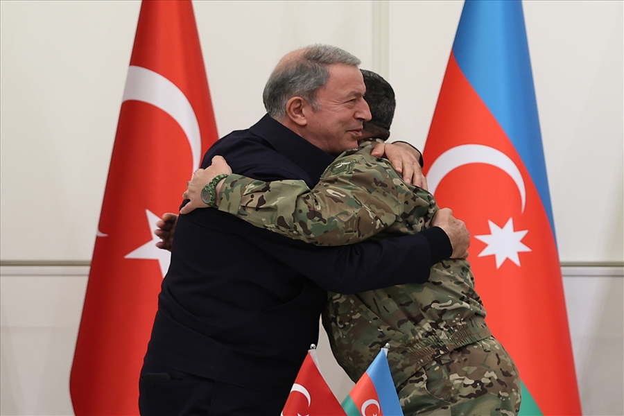 Millî Savunma Bakanı Hulusi Akar, Azerbaycan Basınının Sorularını Cevapladı